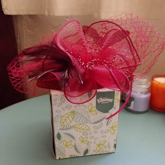 Cute hat with clip NWT - Picture 4 of 6